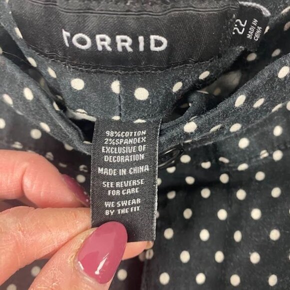 Torrid Navy Polk A Dot Cuff Chino Shorts Women's Size 22. - Picture 5 of 6